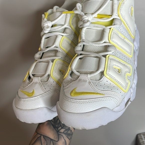 Nike | Women’s Uptempo Sneakers in Light Citron Size 7 - Picture 3 of 8